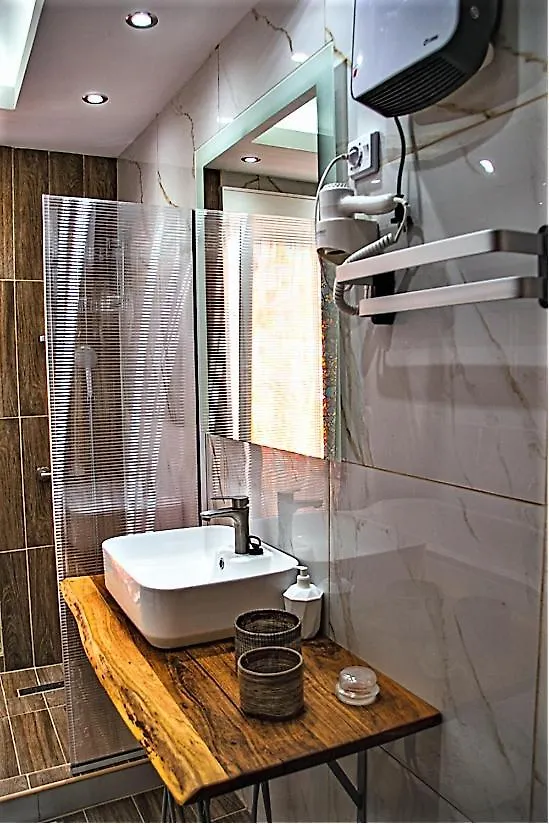 Apartment Kassandrou Suite Hot Tub-Jakuzzi - 2 Bedrooms - Big Balcony - Center Thessaloniki