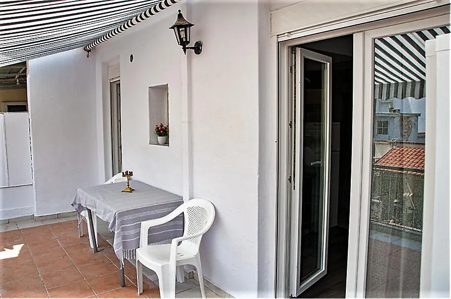 Kassandrou Suite Hot Tub-Jakuzzi - 2 Bedrooms - Big Balcony - Center Thessaloniki Apartment