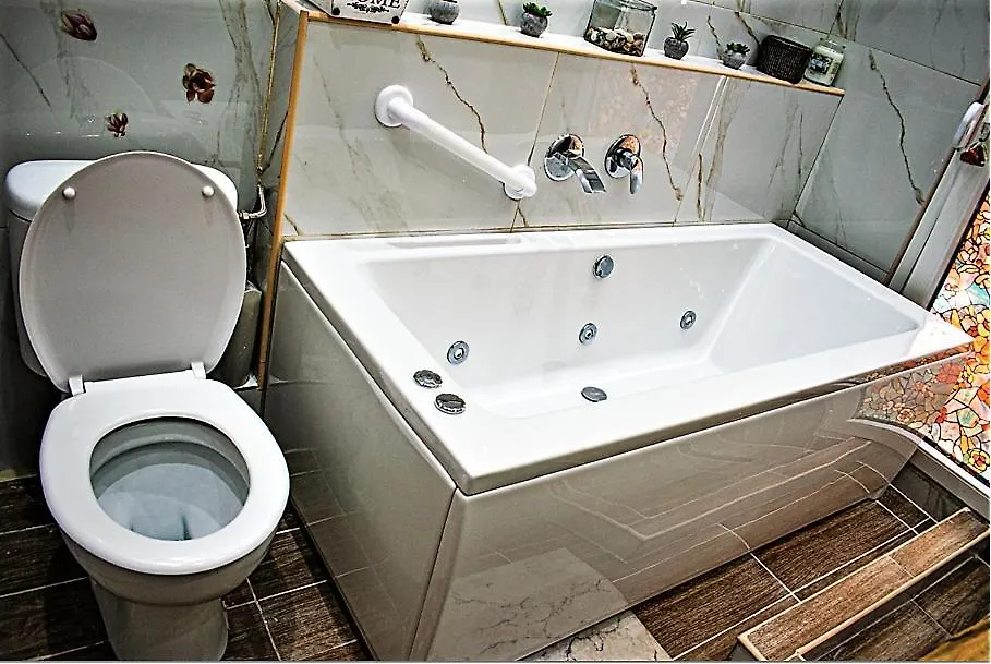Apartment Kassandrou Suite Hot Tub-Jakuzzi - 2 Bedrooms - Big Balcony - Center Thessaloniki