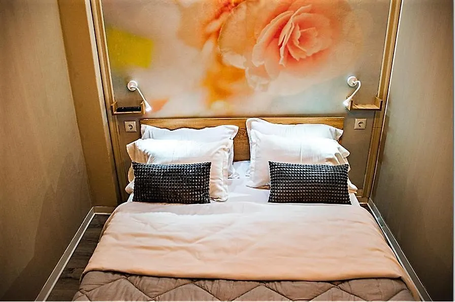 Apartment Kassandrou Suite Hot Tub-Jakuzzi - 2 Bedrooms - Big Balcony - Center Thessaloniki Greece